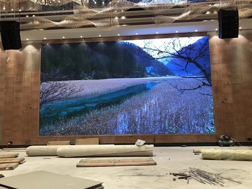 新泰國際酒店小間距P1.8顯示屏